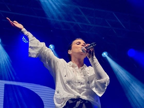  Aline Barros emociona 12 mil pessoas em noite memorável no Parque Central de Timbó